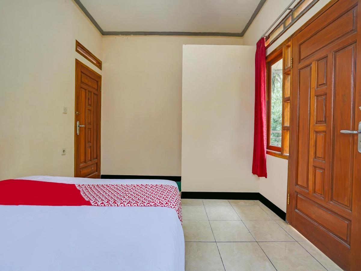 Oyo Homes 90915 Eco Tourism Desa Cihanjuang Rahayu Ciwangun Indah Camp Villas Bongkar Exterior photo